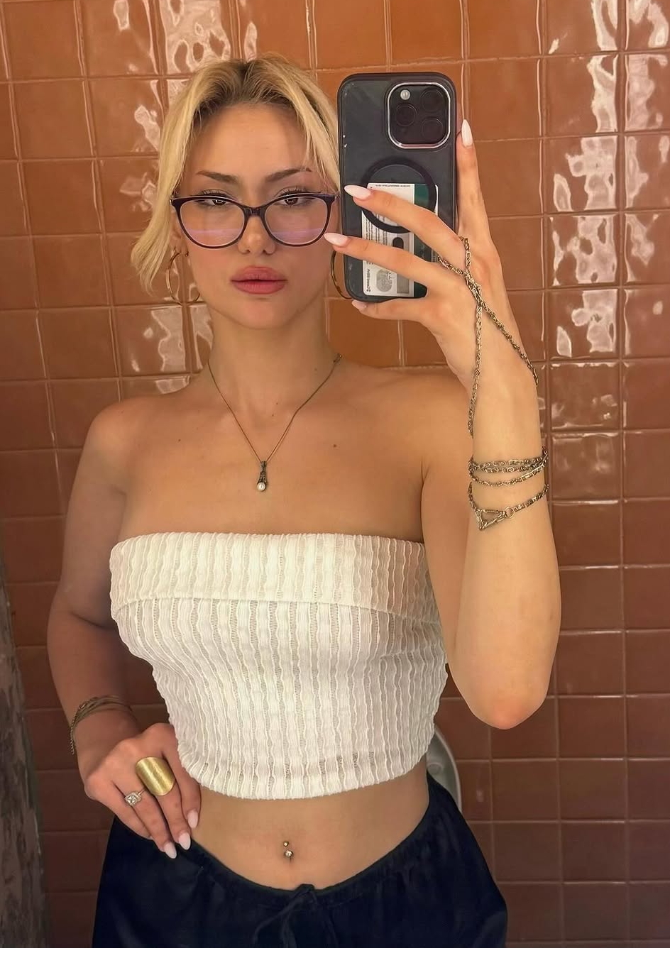 Ayancık Dinamik Partner Escort Bayan Banu